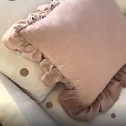 Almofada com babado em linho rosa chá - Imagem 2