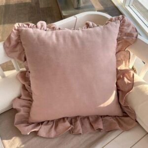 Almofada com babado em linho rosa chá